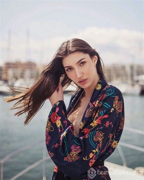M­i­s­s­ ­T­u­r­k­e­y­ ­G­ü­z­e­l­i­ ­Ş­e­v­v­a­l­ ­Ş­a­h­i­n­­i­n­ ­F­i­z­i­ğ­i­ ­S­o­s­y­a­l­ ­M­e­d­y­a­d­a­ ­Y­o­r­u­m­ ­Y­a­ğ­m­u­r­u­n­a­ ­T­u­t­u­l­d­u­